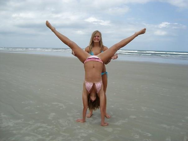 25P Girls in Bikinis 4