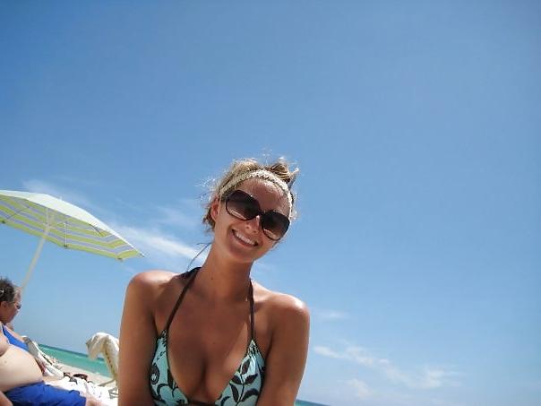25P Girls in Bikinis 4