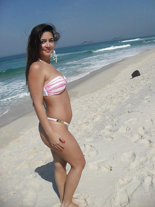 25P Girls in Bikinis 4