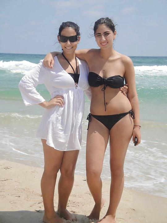 25P Girls in Bikinis 4