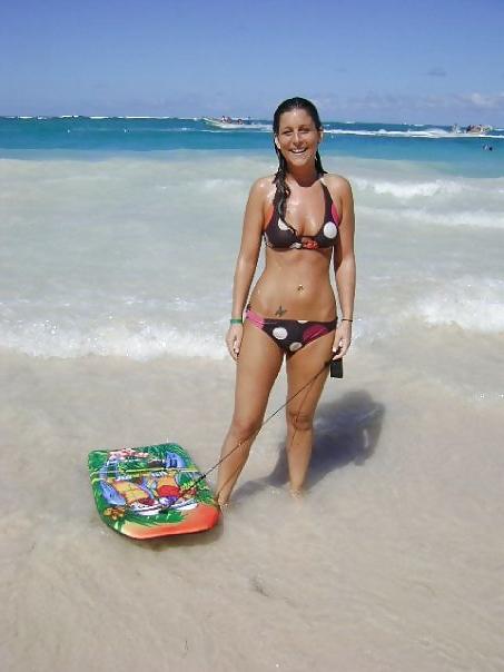 25P Girls in Bikinis 4