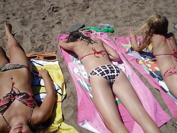 25P Girls in Bikinis 4