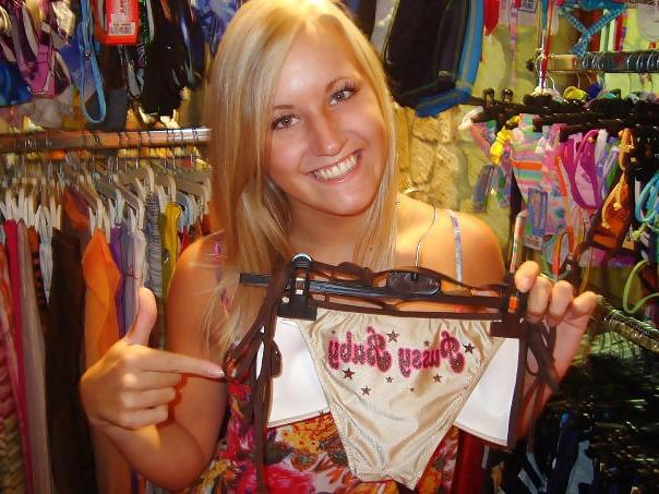 25P Panty Peek