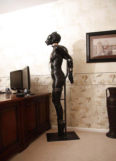 25P Teen in Latex