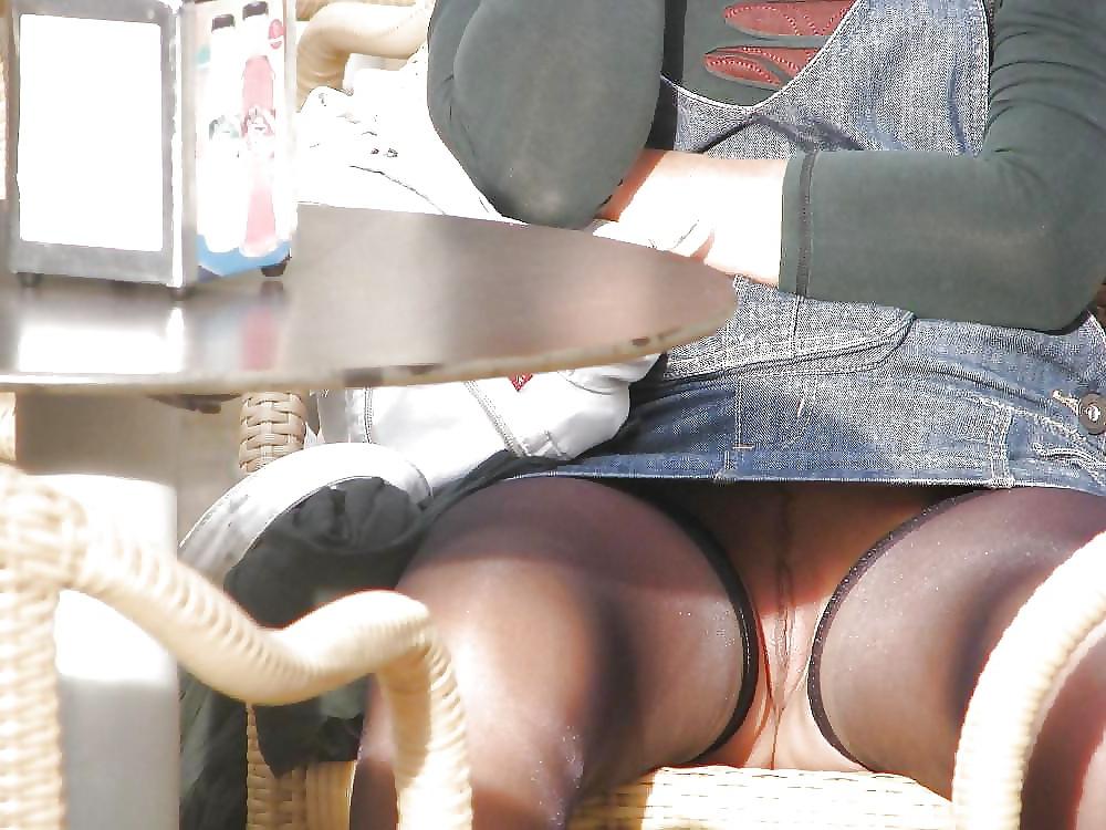 20P Upskirt hairy pussy