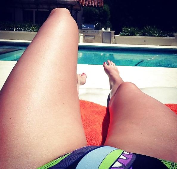 25P Sexy Brunette Coed on Spring Break