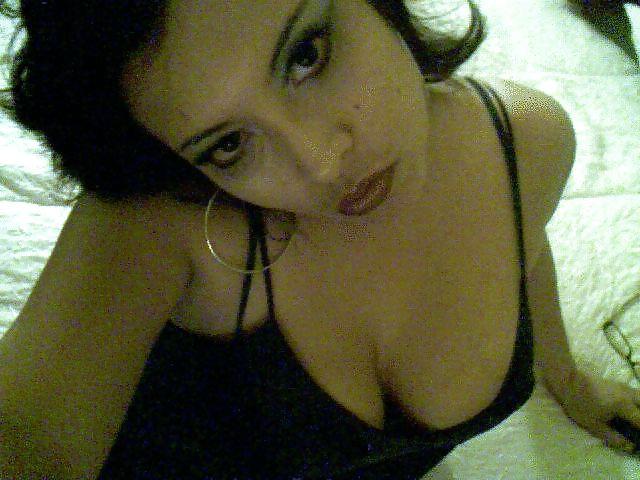 19P Latin milf with amazing lips