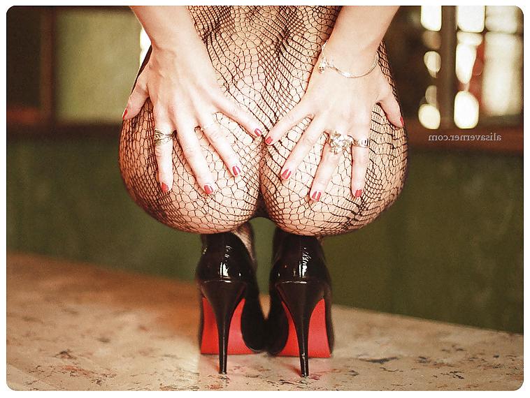 12P Fishnet babes