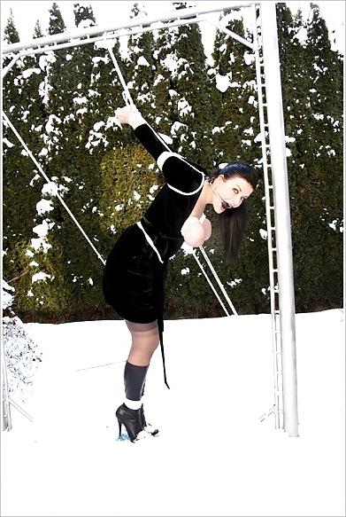 25P BDSM in the snow