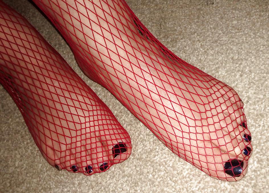 11P Red Fishnet Stockings