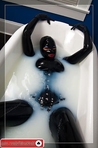 8P Black Femdom Fuhrer Gallery - Worship My Latex
