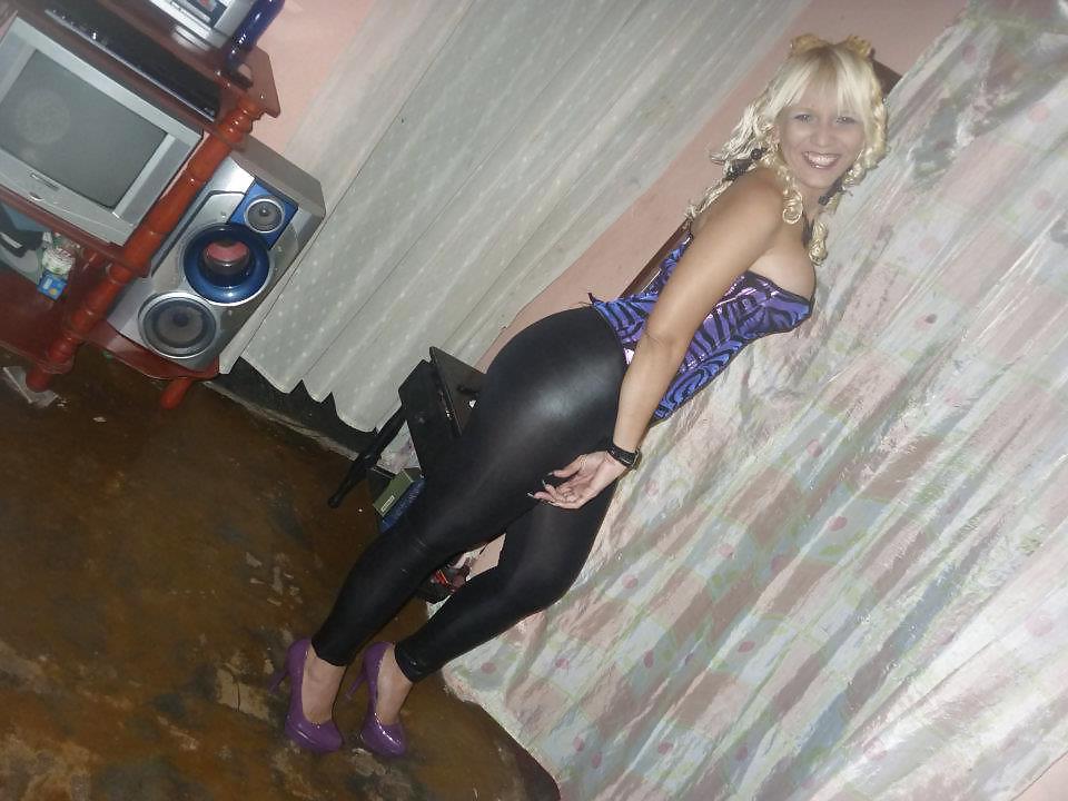 18P Blonde latin sexy mom