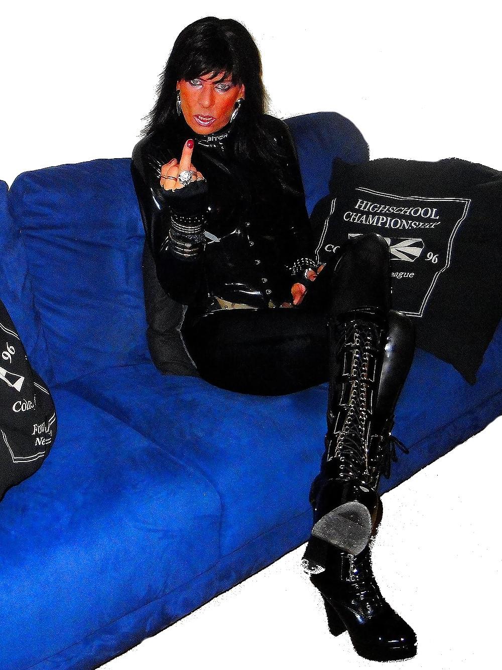 8P Latex tgirl