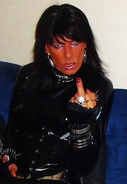 8P Latex tgirl