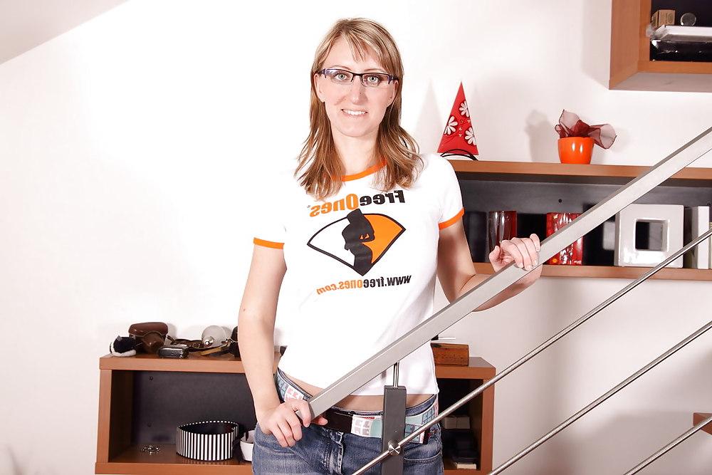 23P T-SHIRT BABE - SHELBY MOON