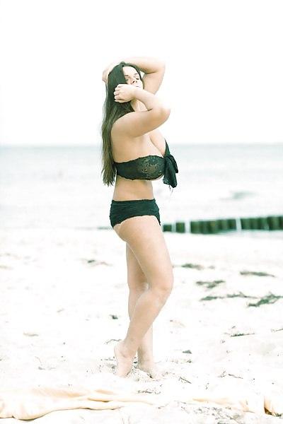 25P Russian tv channel NTV hostess Maria Zarring 