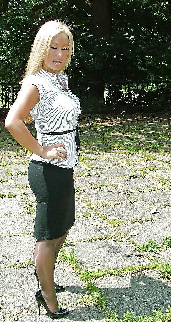12P High Heels and Nylons - Regine