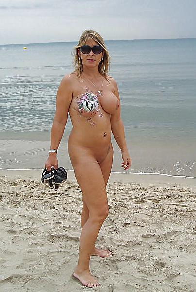 25P Hot mature nudist