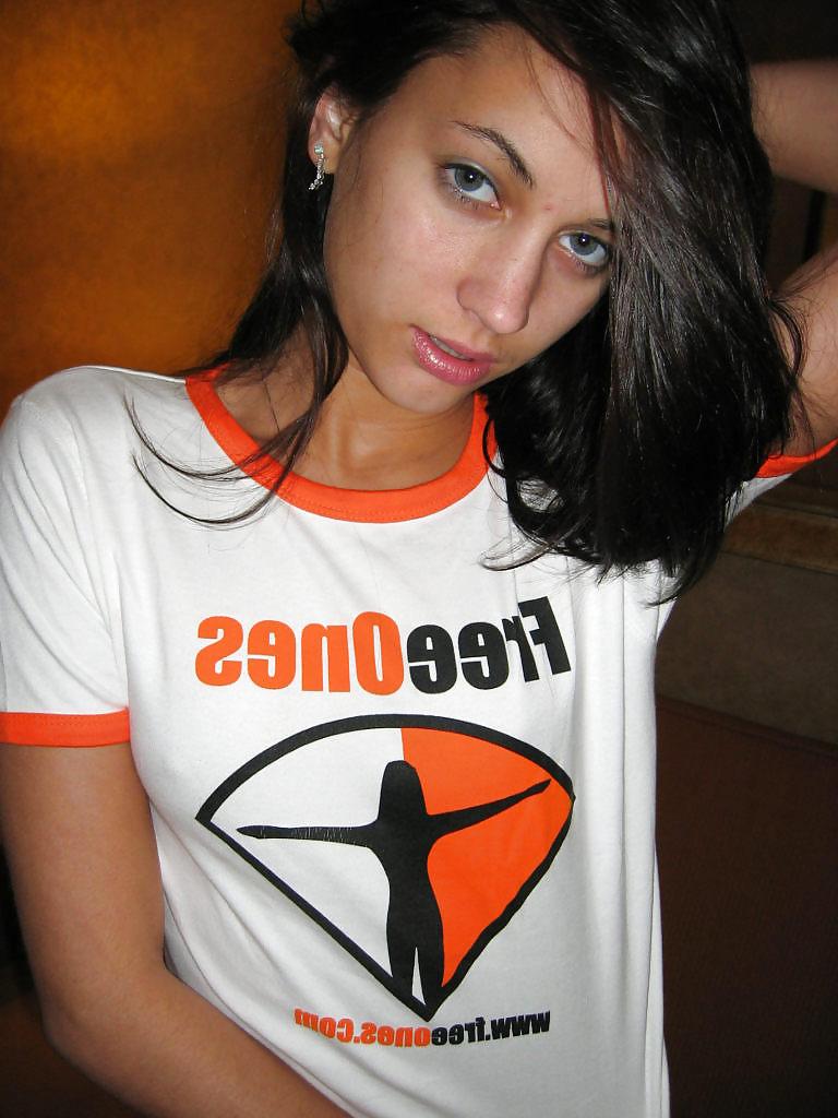 25P T-SHIRT BABE - GEORGIA JONES
