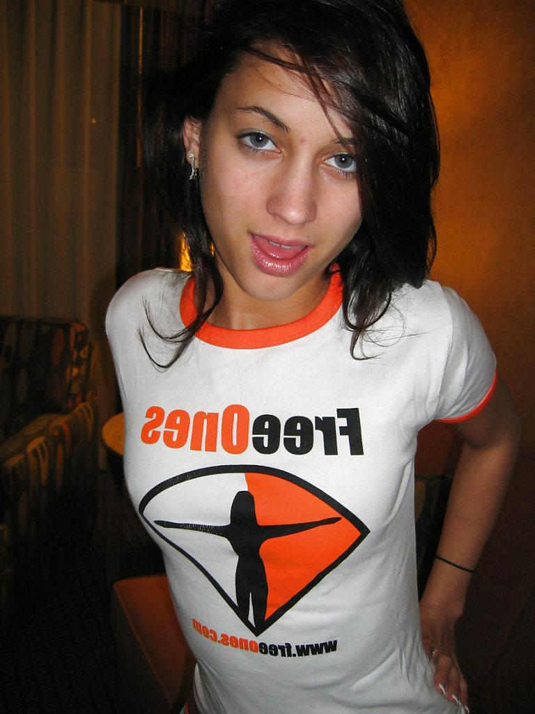 25P T-SHIRT BABE - GEORGIA JONES