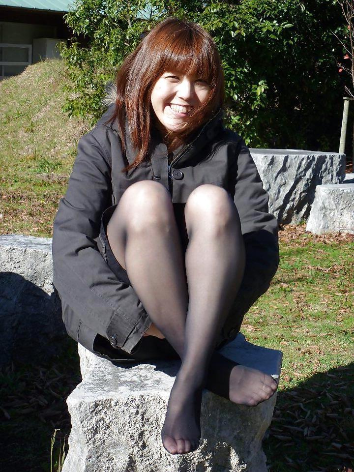 25P Beautiful Girls in Nylons