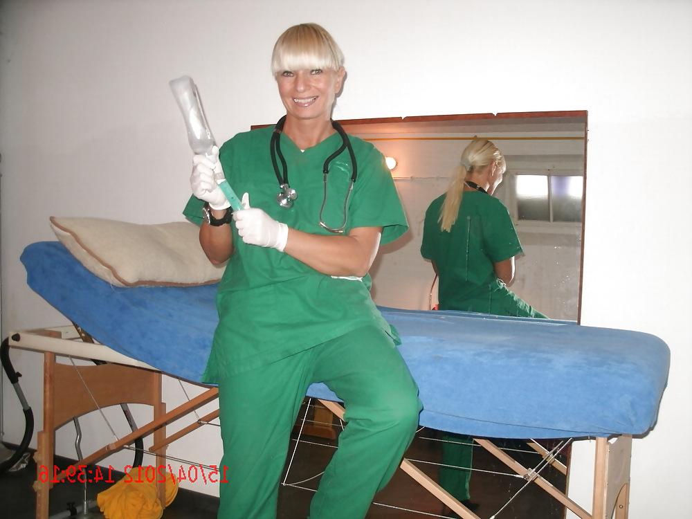 13P Miss Lady Tina, Nurse, Herrin, Strapon, Anal, Domina, BDSM,