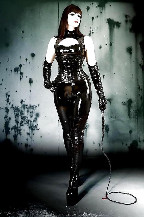 25P Professional Pictures In LaTeX by DarKKo