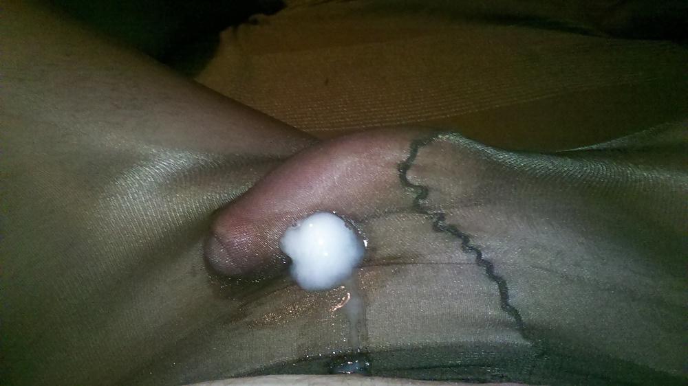 20P Wanking and cumming in pantyhose