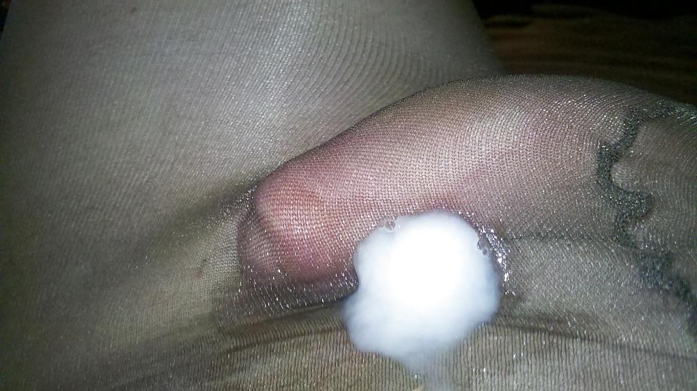20P Wanking and cumming in pantyhose