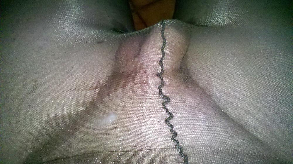 20P Wanking and cumming in pantyhose