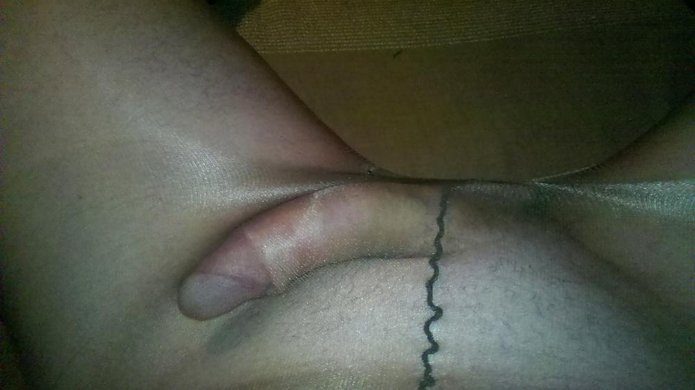 20P Wanking and cumming in pantyhose