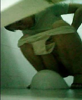 14P Voyeur in Toiletten (haarige Reife)