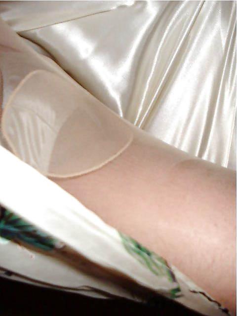 25P Withe Satin and Satin Lined Skirt