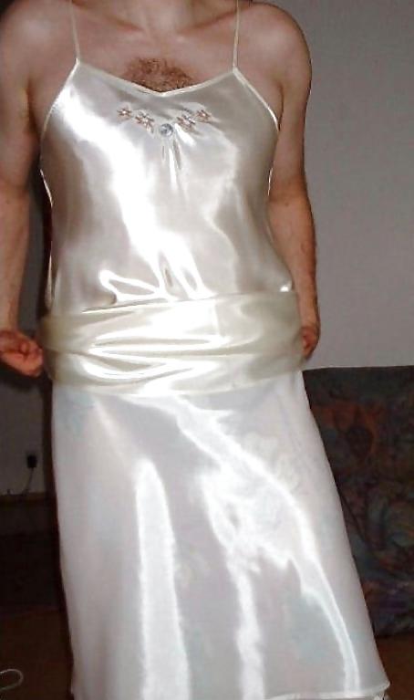 25P Withe Satin and Satin Lined Skirt