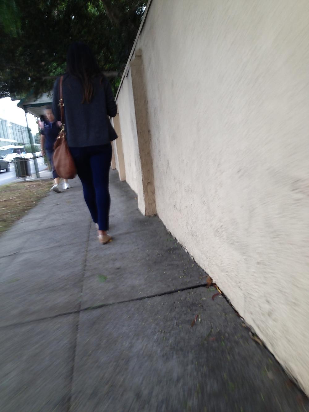 25P Bus stop hottie