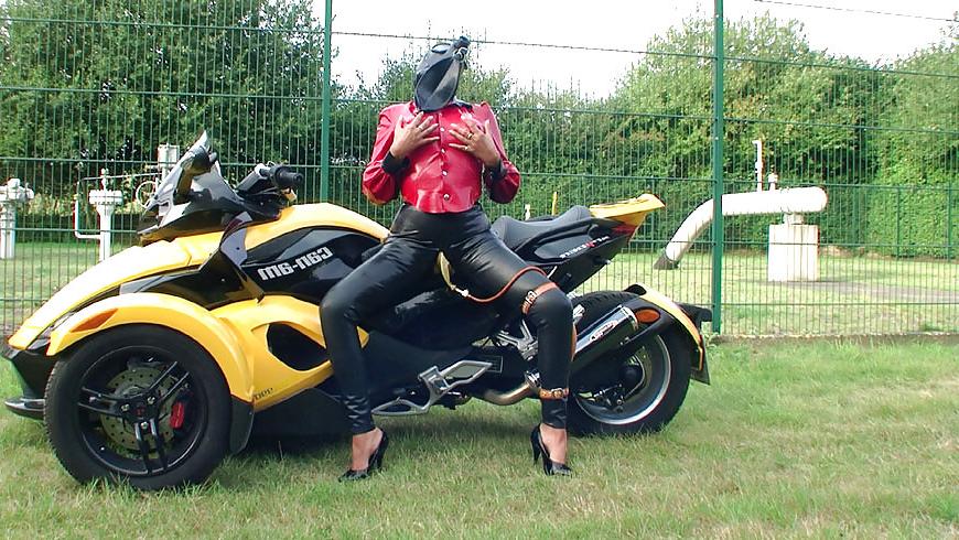 25P BDSM Latex-Girls