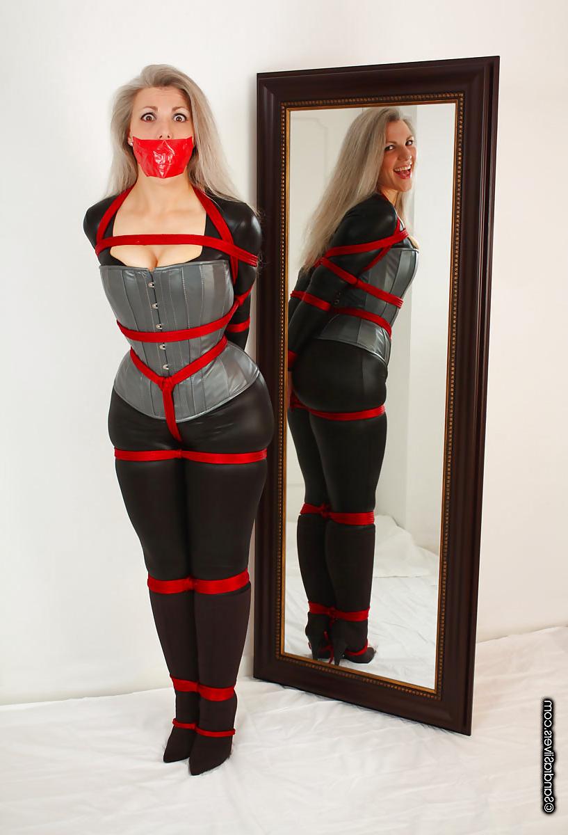 25P XCHICAS BDSM 75