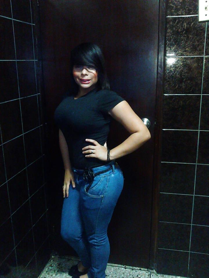 8P Big tit latina