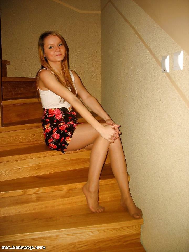 18P Girls in pantyhose stockings nylon