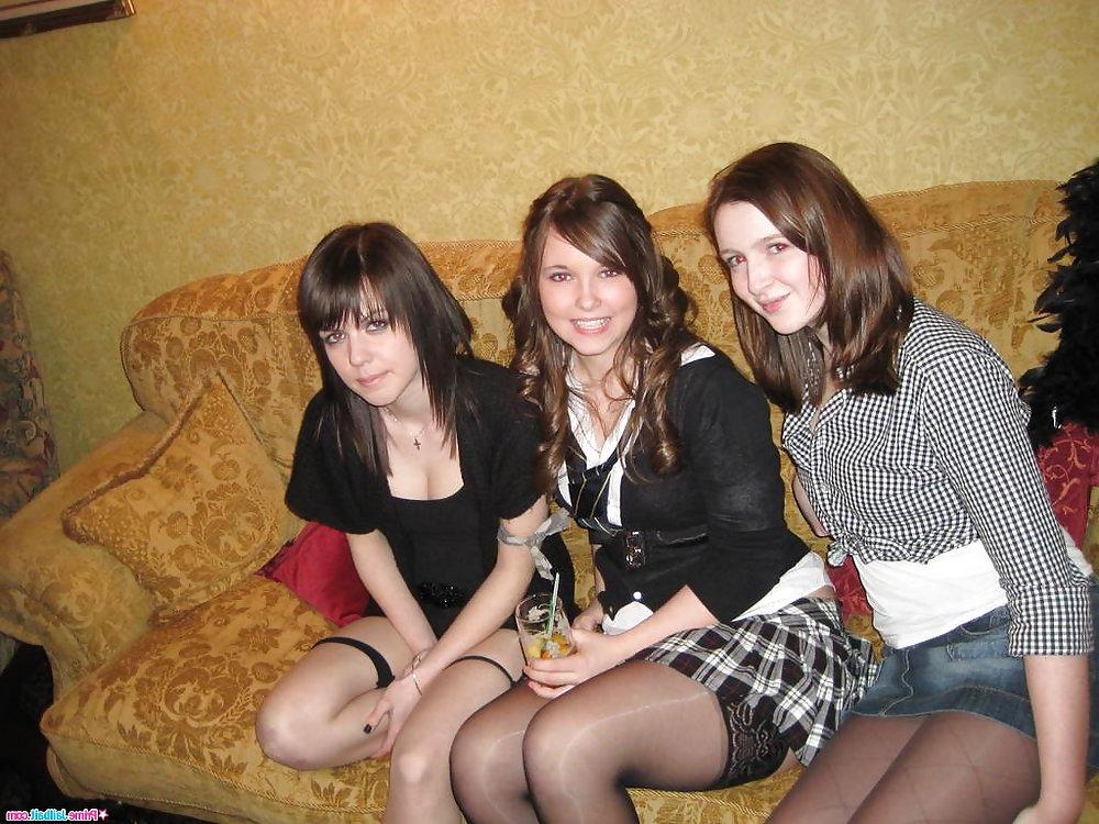 18P Girls in pantyhose stockings nylon