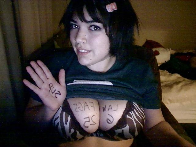 16P Hot chick