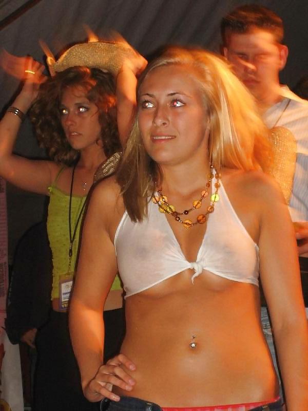 10P Blonde showing her skills at miss wet t-shirt