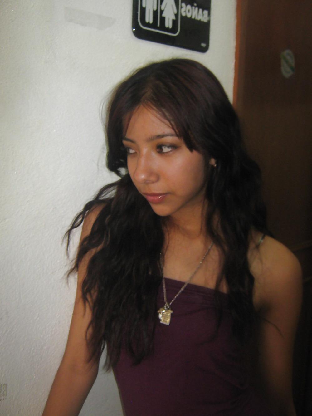6P Chica latina