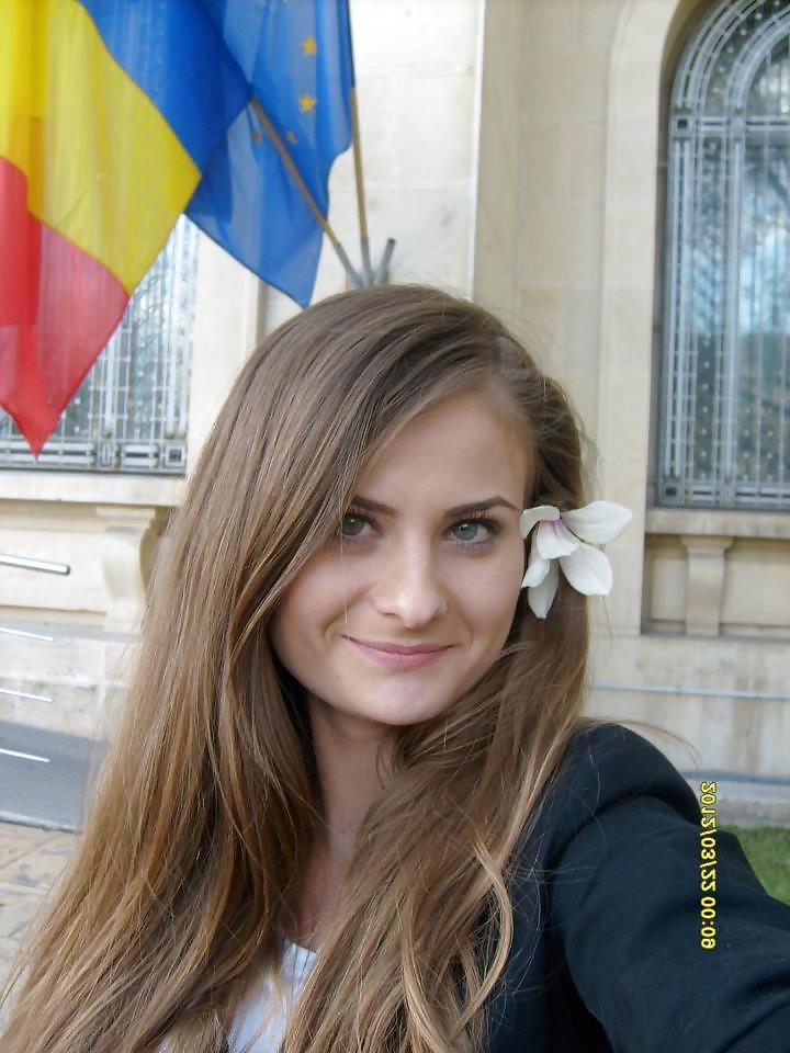 9P Sweetbelle01 on videochat (Bucuresti Romania)