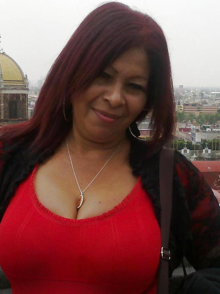 17P Sexy mature latin mom