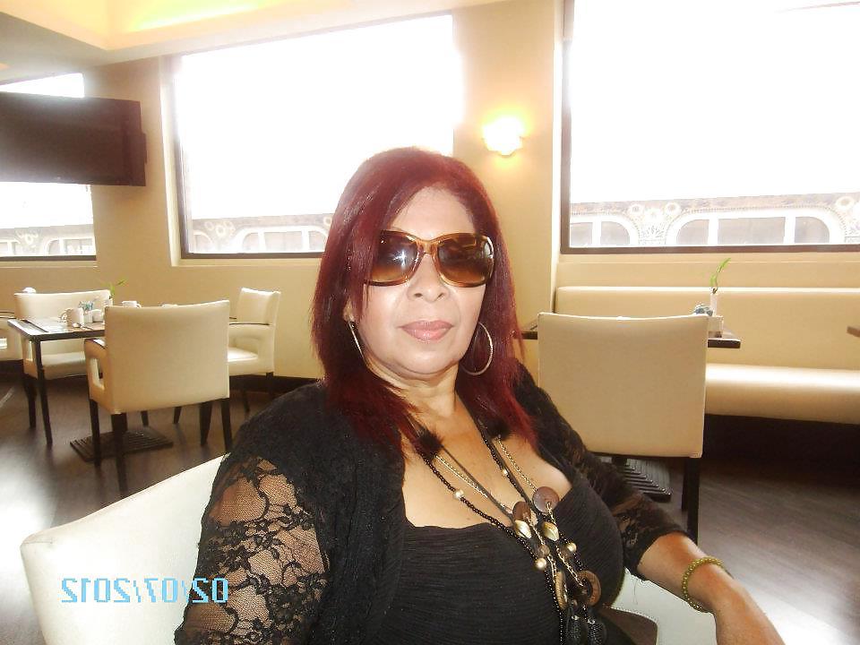 17P Sexy mature latin mom