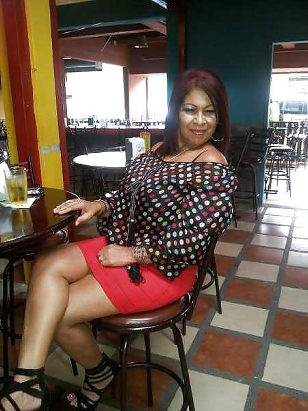 17P Sexy mature latin mom