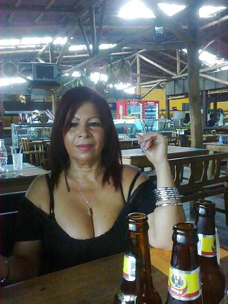 17P Sexy mature latin mom
