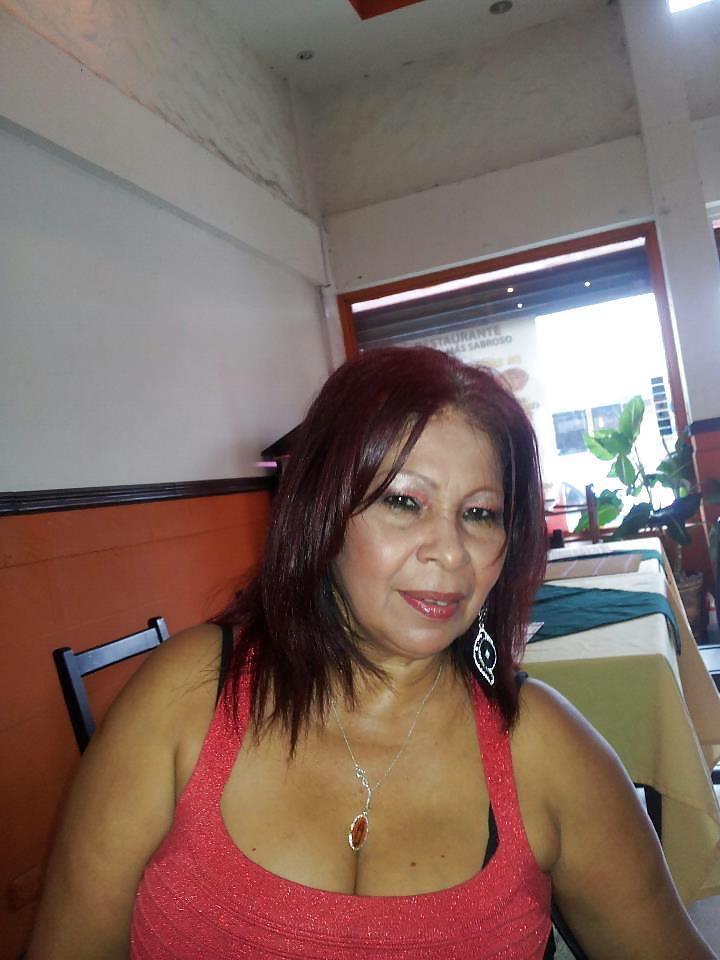 17P Sexy mature latin mom