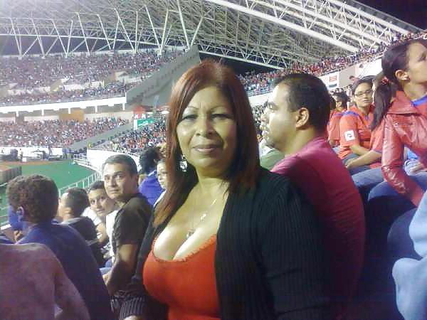 17P Sexy mature latin mom